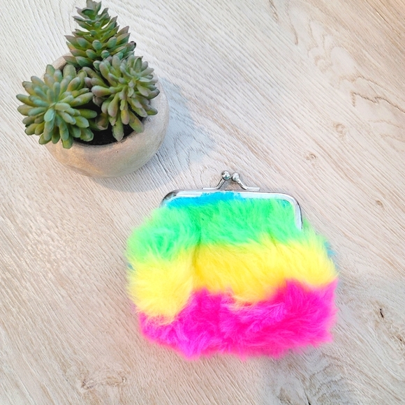 Handbags - 💕 NWOT Vegan Fur Colorful Coin Wallet Pouch